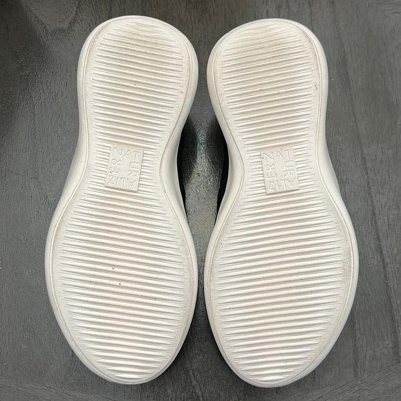 Naturalizer Slip-On Leather Sneakers - Ease NBCK - Picture 3 of 11